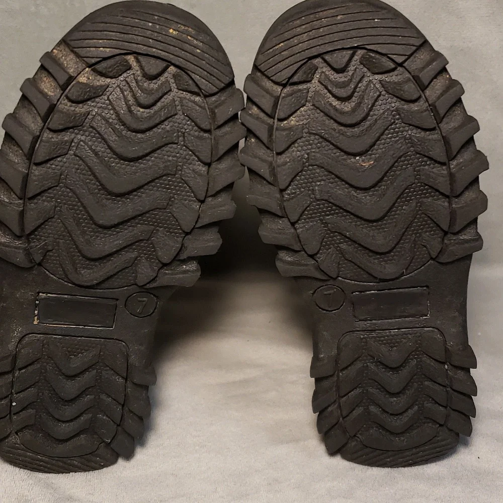 Waterproof Winter Snow Boots,black and yellow insulated Toddler snow boots.